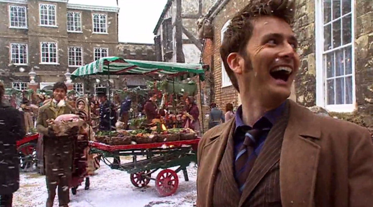 Dziesiąty Doktor na targu bożonarodzeniowym w wiktoriańskiej Anglii.